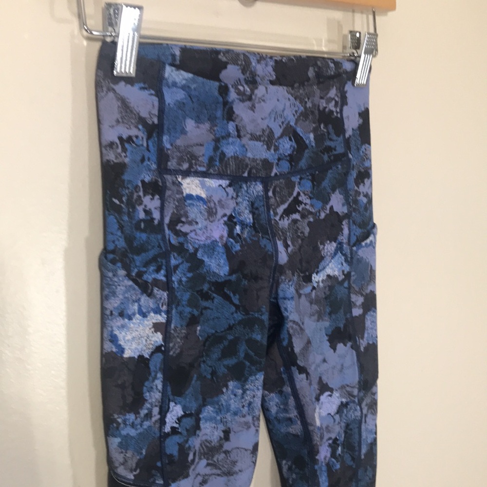 EUC LuluLemon Patterned‎ Leggings - Picture 2 of 7